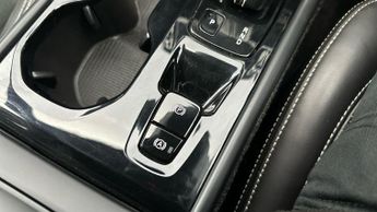 Volvo XC40 2.0 D4 R-Design Pro AWD (190 ps) - CLIMATE CONTROL - DAB