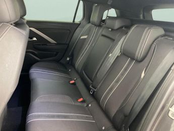 Vauxhall Astra 1.6 12.4kWh GS Sports Tourer Plug-in (180 ps) - KEYLESS ENTRY - 