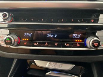 BMW iX3 80kWh Premier Edition (286 ps) - LEATHER - HEATED SEATS - NAV