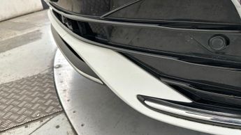 Volkswagen Tiguan 1.4 TSI 13kWh R-Line Plug-in DSG (245 ps) - CLIMATE CONTROL