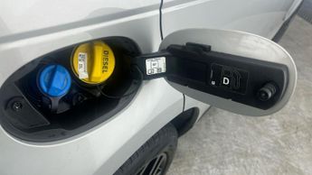 Land Rover Range Rover Evoque 2.0 D180 MHEV R-Dynamic HSE 4WD (180 ps) - BLIND SPOT ASSIST - B