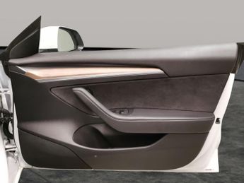 Tesla Model 3 Standard Range Plus RWD (241 bhp) - PARK ASSIST - LED - REVERSE 