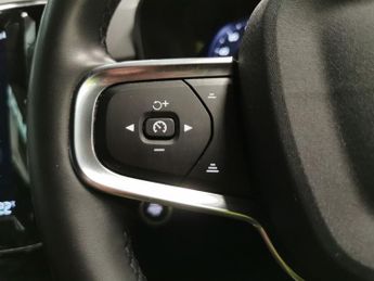 Volvo XC40 1.5h T5 Twin Engine Recharge 10.7kWh R-Design Plug-in (262 ps) -