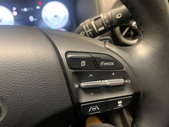 Hyundai Kona 64kWh Premium (10.5kW Charger) (204 ps) - HEATED SEATS - HEATED 