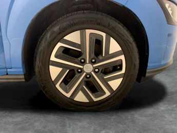 Hyundai Kona 64kWh Premium (10.5kW Charger) (204 ps) - HEATED SEATS - HEATED 
