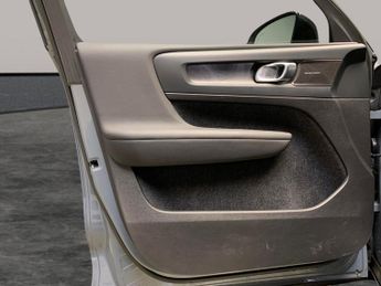 Volvo XC40 Recharge 69kWh Ultimate (231 ps) - CARPLAY - HK AUDIO - SURROUND