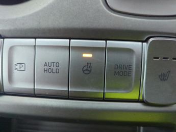 Hyundai Kona 39kWh Premium (10.5kW Charger) (136 ps) - KEYLESS ENTRY - LED - 