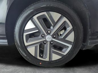 Hyundai Kona 39kWh Premium (10.5kW Charger) (136 ps) - KEYLESS ENTRY - LED - 