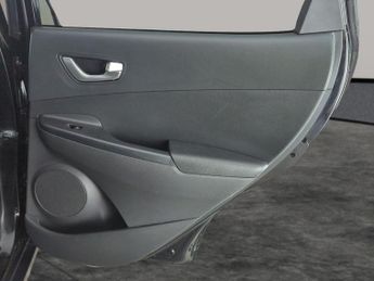 Hyundai Kona 39kWh Premium (10.5kW Charger) (136 ps) - KEYLESS ENTRY - LED - 