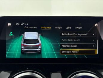 Mercedes-Benz EQA EQA 250+ 70.5kWh AMG Line (190 ps) - HEATED SEATS - NAV - MIRROR