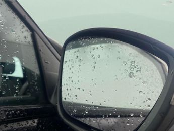 Peugeot E-2008 50kWh GT (136 ps) - BLIND SPOT ASSIST - LANE DEPARTURE  - BLUETO