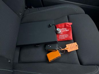 Volvo XC40 Recharge 69kWh Core (231 ps) - 19IN ALLOYS - BLUETOOTH - CRUISE