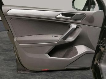 Volkswagen Tiguan 2.0 TDI Life DSG (150 ps) - NAV - BLUETOOTH - PARK SENSORS