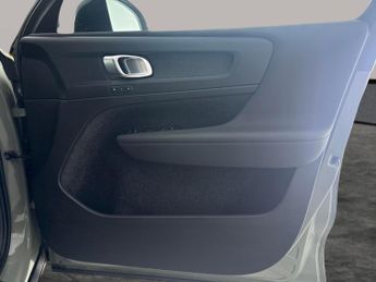 Volvo C40 Recharge 69kWh Plus (231 ps) - KEYLESS ENTRY - PARK ASSIST - LED