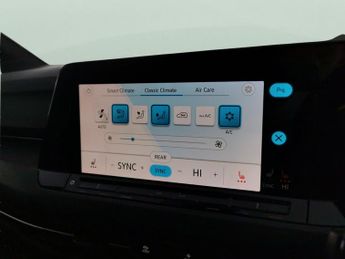 Volkswagen Golf 2.0 TDI GTD DSG (200 ps) - HEATED STEERING - BLUETOOTH - DIGITAL