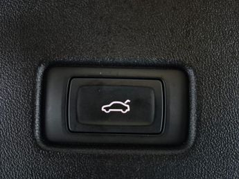 Audi Q4 E-tron 40 S line 82kWh (204 ps) - LED - HEATED SEATS - LANE DEPARTURE