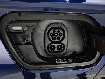 Audi Q4 E-tron 40 S line 82kWh (204 ps) - LED - HEATED SEATS - LANE DEPARTURE