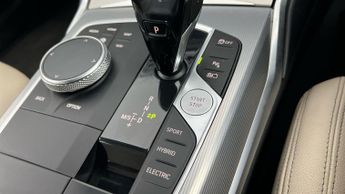 BMW 3 Series 2.0 330e 12kWh M Sport Plug-in (292 ps) - PERFORMANCE CONTROL