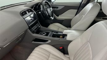 Jaguar F-PACE 2.0 D180 Portfolio AWD (180 ps) - BLUETOOTH - PADDLE SHIFT