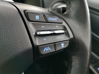 Hyundai Kona 64kWh Premium (10.5kW Charger) (204 ps) - NAV - HEATED SEATS