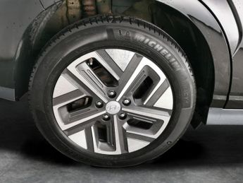 Hyundai Kona 64kWh Premium (10.5kW Charger) (204 ps) - NAV - HEATED SEATS