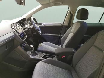 Volkswagen Tiguan 2.0 TDI Life DSG (150 ps) - NAV - BLUETOOTH - PARK SENSORS