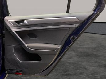 Volkswagen E-golf 35.8kWh e-Golf (136 ps) - USB AUDIO - SPLIT FOLDING REAR SEATS -