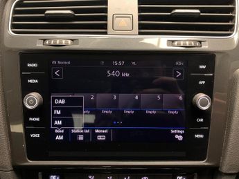 Volkswagen E-golf 35.8kWh e-Golf (136 ps) - USB AUDIO - SPLIT FOLDING REAR SEATS -