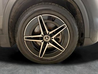 Mercedes-Benz EQA EQA 250+ 70.5kWh AMG Line (190 ps) - ADAPTIVE LIGHTS - HEATED LE