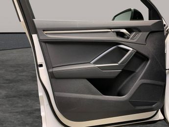 Audi Q3 1.5 TFSI CoD 35 Black Edition Sportback S Tronic (150 ps) - BLUE