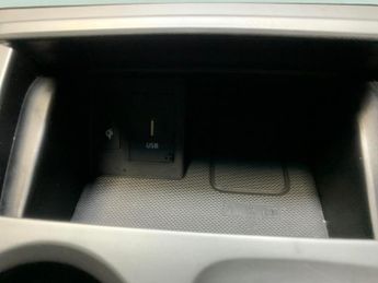 Hyundai Kona 64kWh Premium (10.5kW Charger) (204 ps) - HEATED SEATS - HEATED 