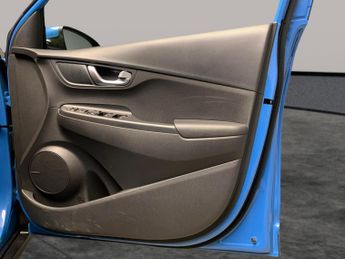 Hyundai Kona 64kWh Premium (10.5kW Charger) (204 ps) - HEATED SEATS - HEATED 