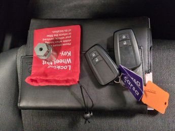 Toyota Corolla 1.8 VVT-h GPF Design Touring Sports CVT (122 ps) - LED - REVERSE