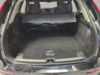 Volvo XC60 2.0 B4 MHEV Momentum (197 ps) - PARK ASSIST - LED - REVERSE CAM