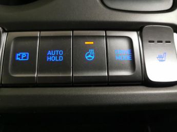 Hyundai Kona 64kWh Premium (10.5kW Charger) (204 ps) - HEATED SEATS - HEATED 