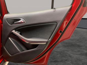 Mercedes-Benz GLA 1.6 GLA180 AMG Line Edition 7G-DCT (122 ps) - KEYLESS-GO - BLUET