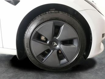 Tesla Model 3 Saloon RWD (241 bhp) - PARK ASSIST - LED - REVERSE CAM