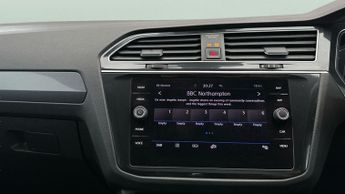 Volkswagen Tiguan 2.0 TDI R-Line Tech DSG (150 ps) - LED - SUNBLINDS - 20IN ALLOYS