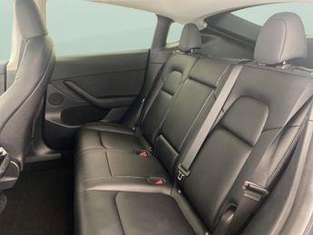 Tesla Model Y SUV RWD (346 ps) - HEATED STEERING - WIFI - BLIND SPOT ASSIST