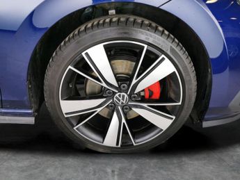 Volkswagen Golf 2.0 TDI GTD DSG (200 ps) - HEATED STEERING - BLUETOOTH - DIGITAL