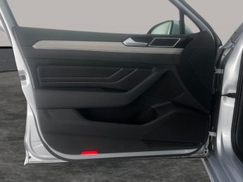 Volkswagen Passat 1.5 TSI EVO R-Line DSG (150 ps) - LED - HEATED LEATHER - WIFI