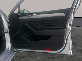 Volkswagen Passat 1.5 TSI EVO R-Line DSG (150 ps) - LED - HEATED LEATHER - WIFI