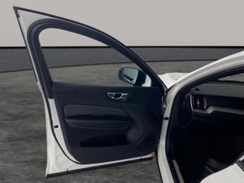 Volvo XC60 2.0h T6 Recharge 11.6kWh R-Design Plug-in AWD (340 ps) - LED - H