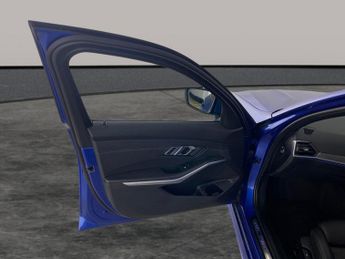 BMW 3 Series 2.0 330e 12kWh M Sport Plug-in (292 ps) - ACOUSTIC GLAZING