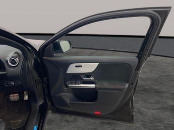 Mercedes-Benz EQA EQA 350 66.5kWh AMG Line 4MATIC (292 ps) - ADAPTIVE LIGHTS - HEA