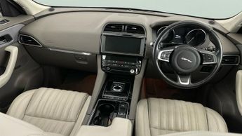 Jaguar F-PACE 2.0 D180 Portfolio AWD (180 ps) - BLUETOOTH - PADDLE SHIFT