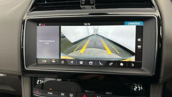 Jaguar F-PACE 2.0 D180 Portfolio AWD (180 ps) - BLUETOOTH - PADDLE SHIFT