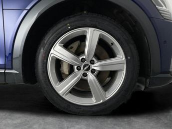 Audi e-tron 55 Technik quattro 95kWh (11kW Charger) (408 ps) - LED - REVERSE