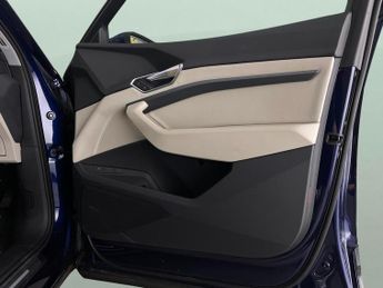 Audi e-tron 55 Technik quattro 95kWh (11kW Charger) (408 ps) - LED - REVERSE