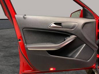 Mercedes-Benz GLA 1.6 GLA180 AMG Line Edition 7G-DCT (122 ps) - KEYLESS-GO - BLUET